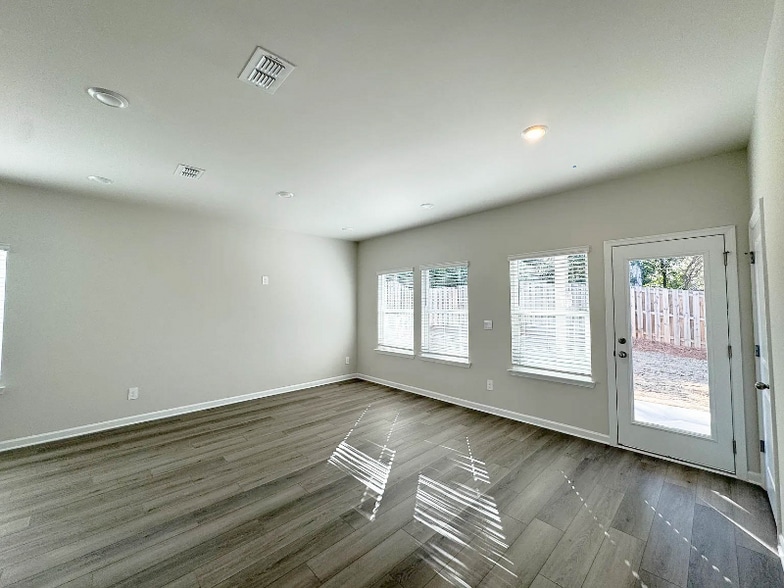 Building Photo - 4264 Holland Grv Rd