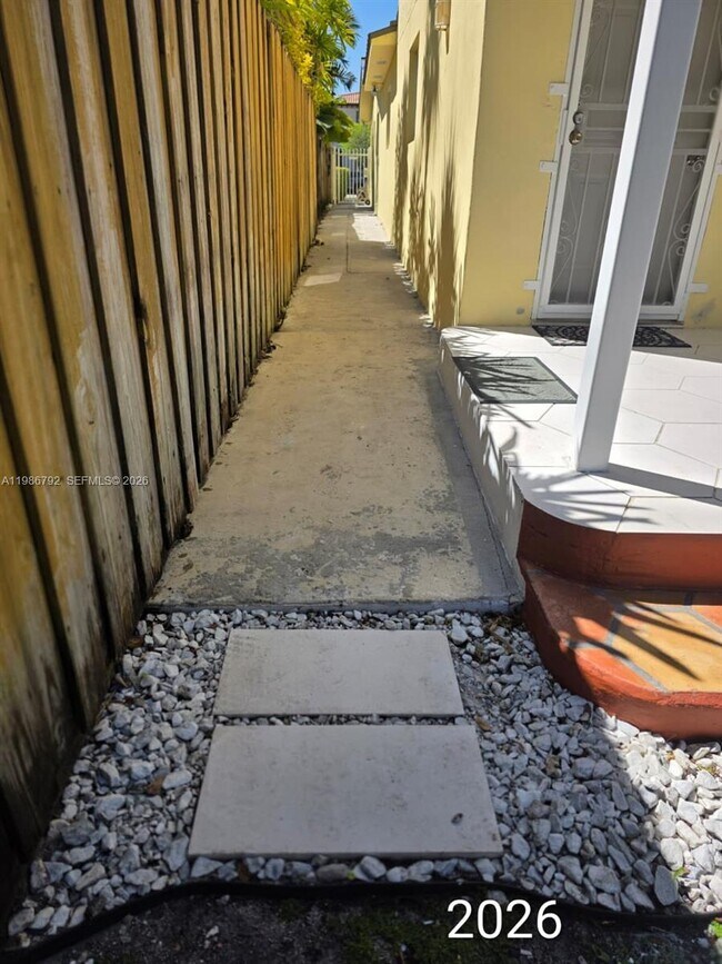 Building Photo - 641 SW 28th Rd