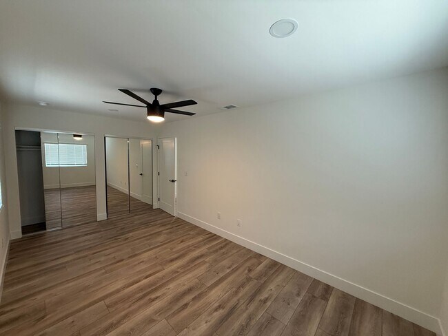Building Photo - 5127 E Falls View Dr