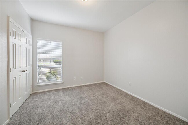 Building Photo - 5001 Lamonte Ln