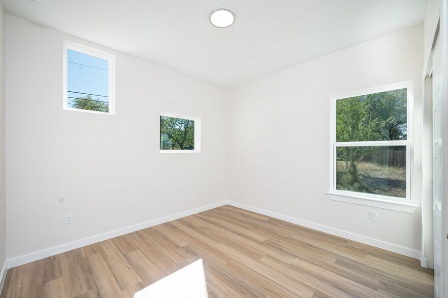 Building Photo - 11215 Link