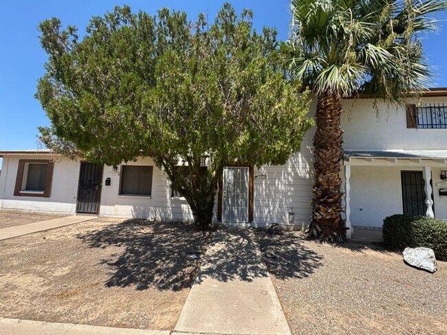 Primary Photo - Holiday Gardens 3br Townhome