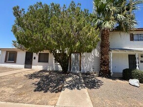 Building Photo - Holiday Gardens 3br Townhome