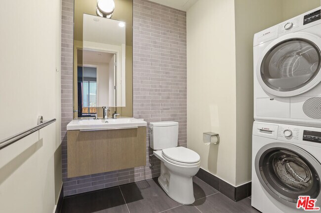 Building Photo - 889 Francisco St