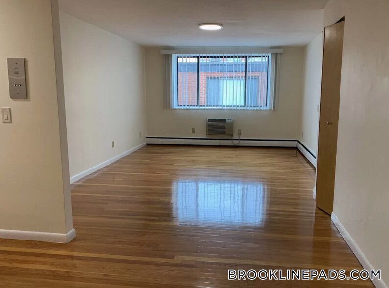 Building Photo - 230 Babcock St