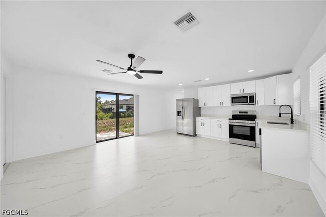 Building Photo - 4987 Fairway Ct