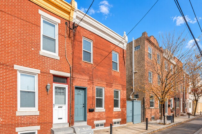Building Photo - 611 Montrose St