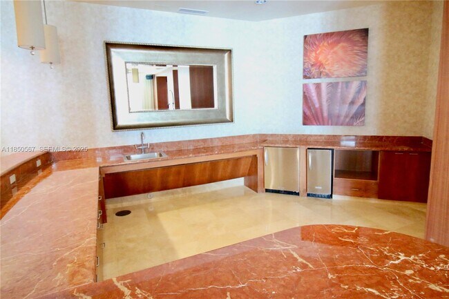 Building Photo - 1945 S Ocean Dr