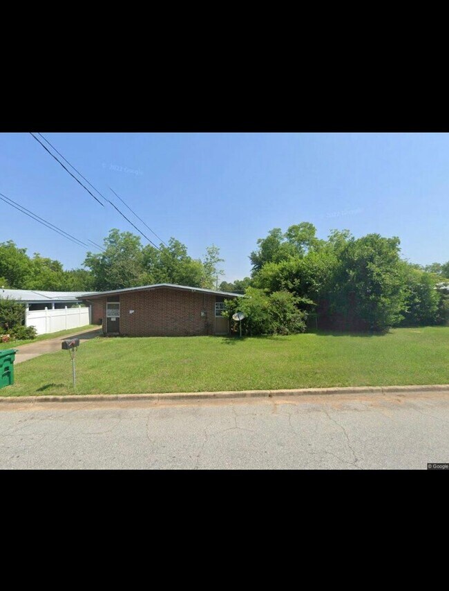 Cute Three Bedroom One Bath House 1937 S Riverview Cir Albany GA
