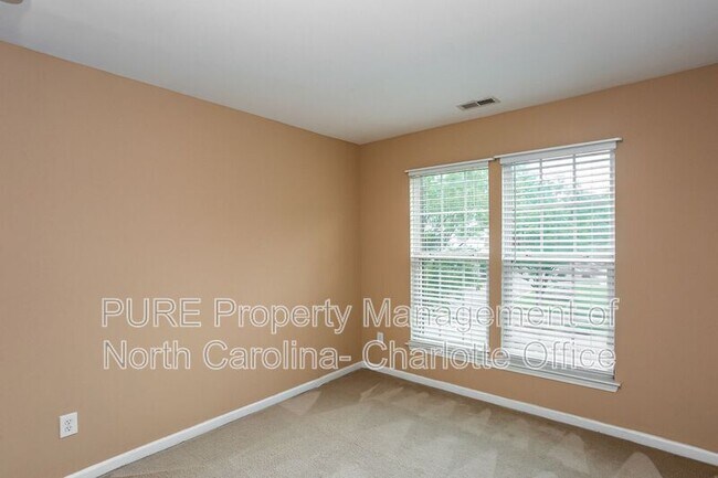Building Photo - 18040 Delmas Dr