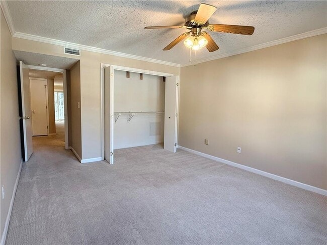 Building Photo - 7024 Somerset Cir