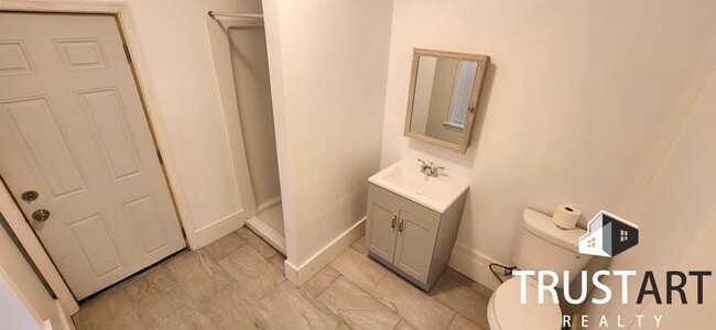 Building Photo - 3 bedroom house with backyard and basement.