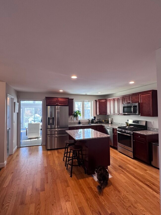 Building Photo - 25 Thornton Ave