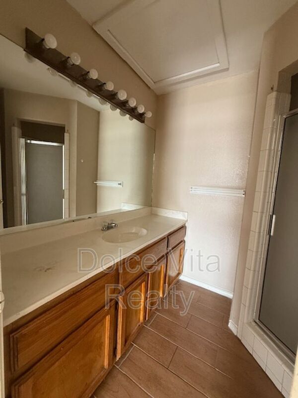 Building Photo - 4105 N 24th Ln