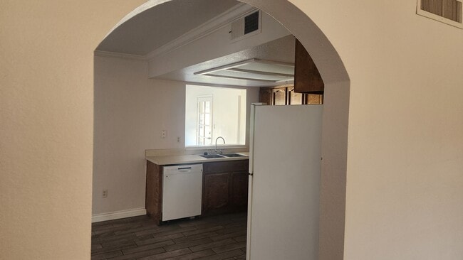 Building Photo - 2654 E Impala Ave