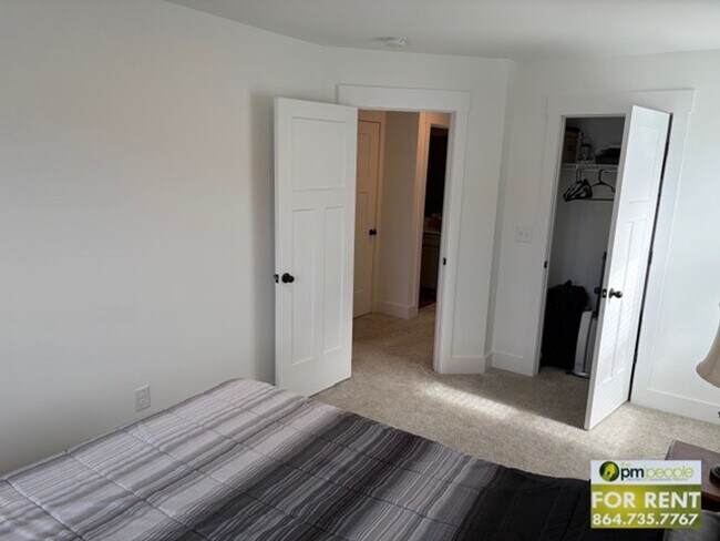 Building Photo - 3/2.5 Townhome in Excellent Greenville/Travelers Rest Location!