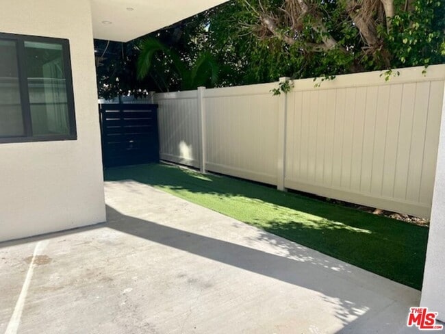 Building Photo - 9946 Farragut Dr