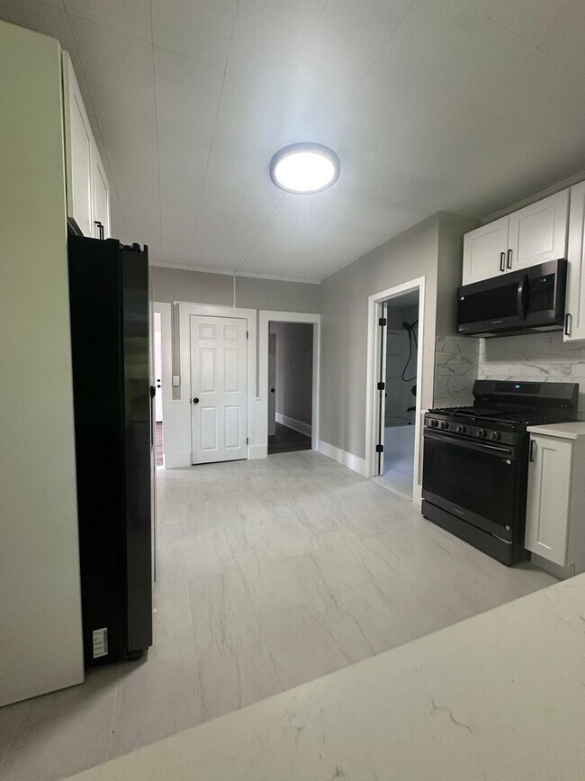 Building Photo - 47 Hart St