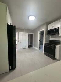 Building Photo - 47 Hart St