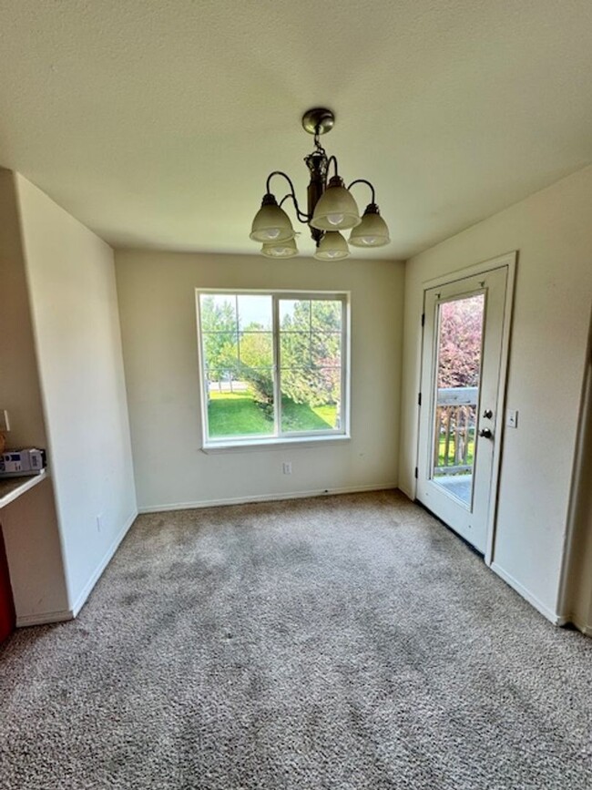 Building Photo - Spacious 3-Bedroom Condo with Bridger View...