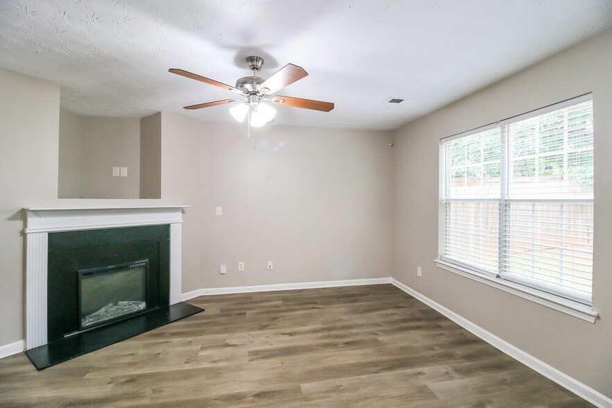 Building Photo - 7423 Garnet Dr