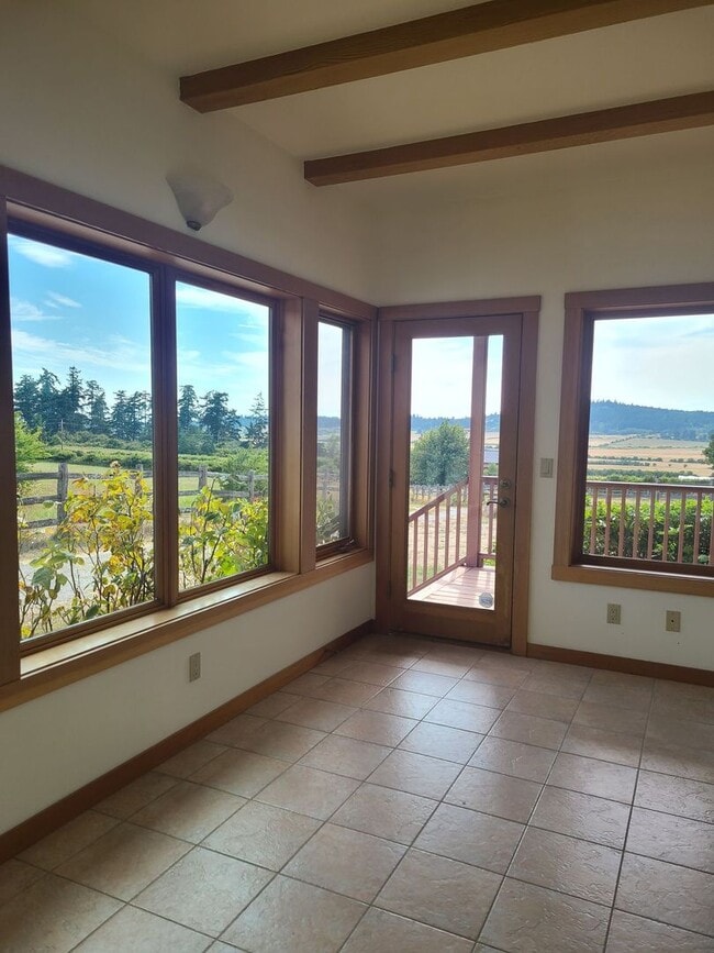 Building Photo - Beautifully Refurbished Farmhouse with Val...