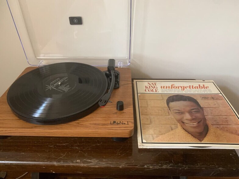 Building Photo - 54 River Dr