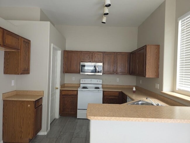 Building Photo - 9927 W Southgate Ave