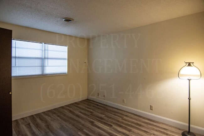 Building Photo - 2 Bedroom 1 Bath Coffeyville Apartment.