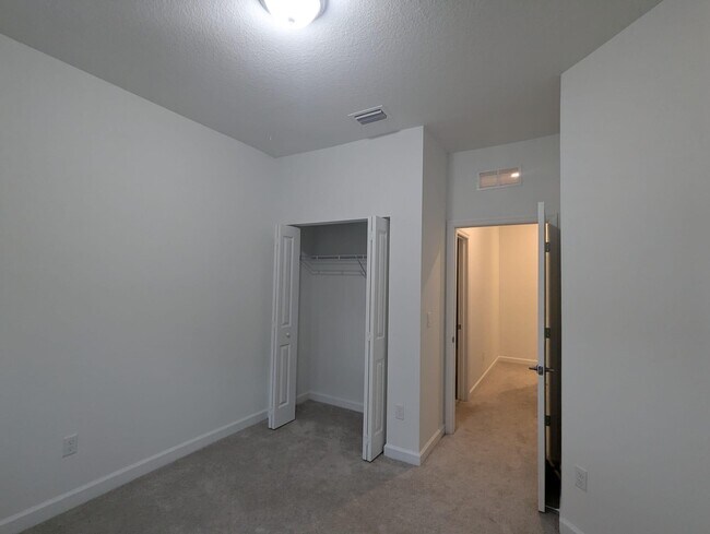 Building Photo - 4588 Hollister Ave