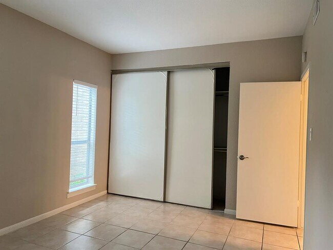 Building Photo - 728 Bering Dr