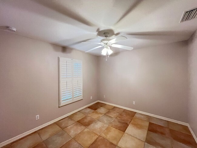 Building Photo - Modern 3-Bedroom, 2-Bathroom Home in Ocala! WASHER & DRYER INCLUDED!