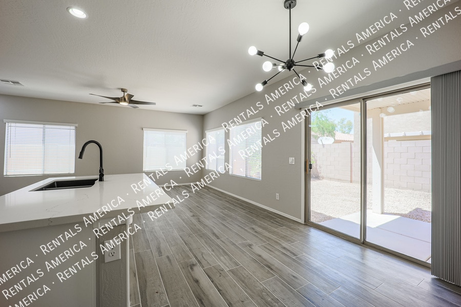 Building Photo - 2738 E Indian Wells Pl