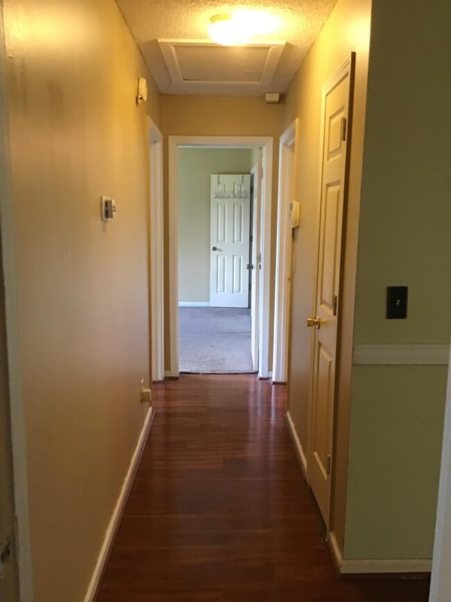 Building Photo - 13 Shayna Dr