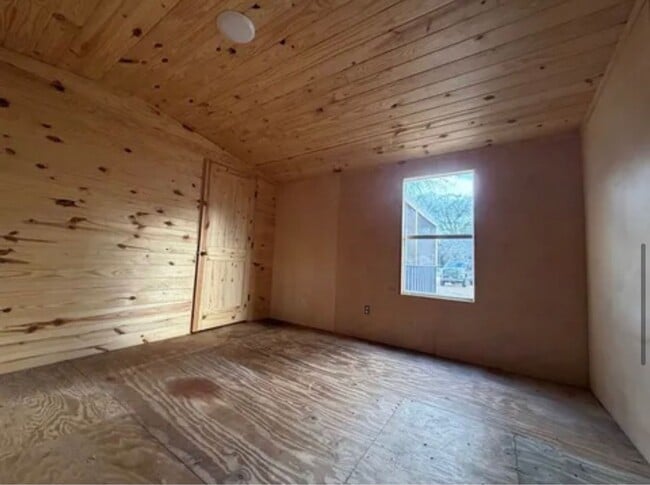 Building Photo - 2 Bed/1 Bath Mobile Home-UNDER RENOVATIONS