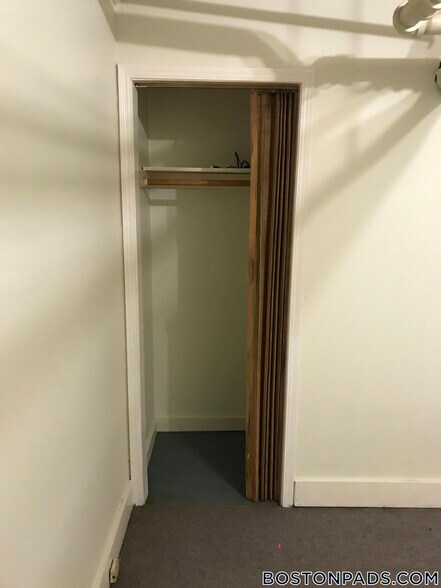 Building Photo - 96 Maple St