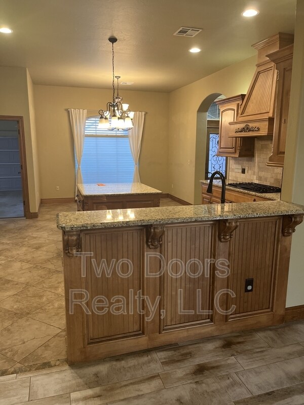 Building Photo - 13123 Red Oak Dr