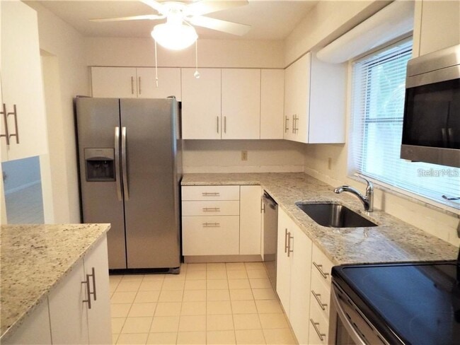 Building Photo - 126 18th Ave NE