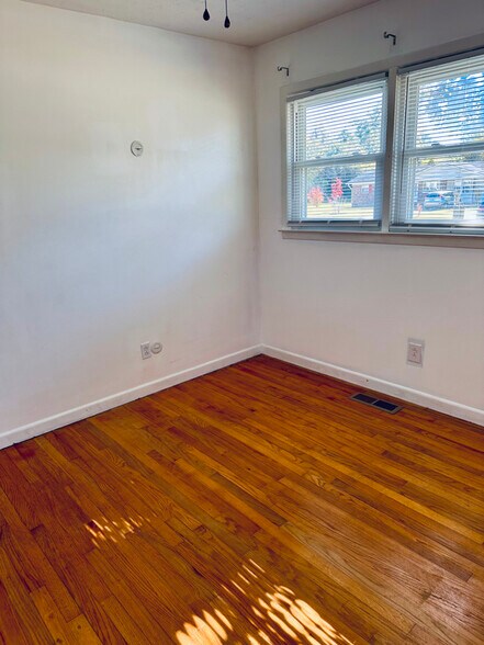 Building Photo - 7 Princeton Dr