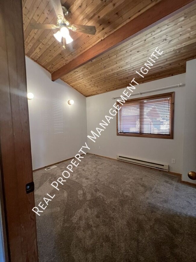 Building Photo - 1782 SW Forest Ridge Ave