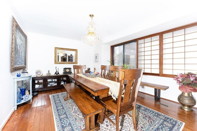 Building Photo - Stunning 4 Bedroom 3 and a Half Bath Bethe...