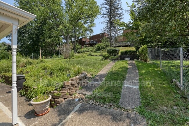Building Photo - 544 James St
