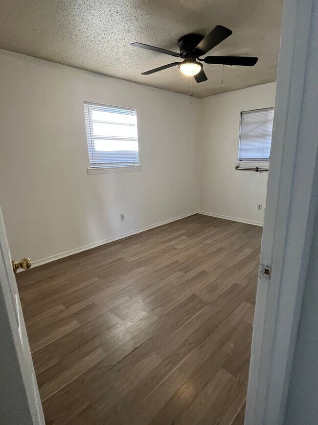 Building Photo - 1610 58th St