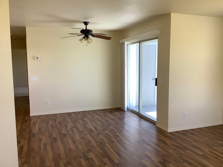 Building Photo - 604 N Bagby Dr
