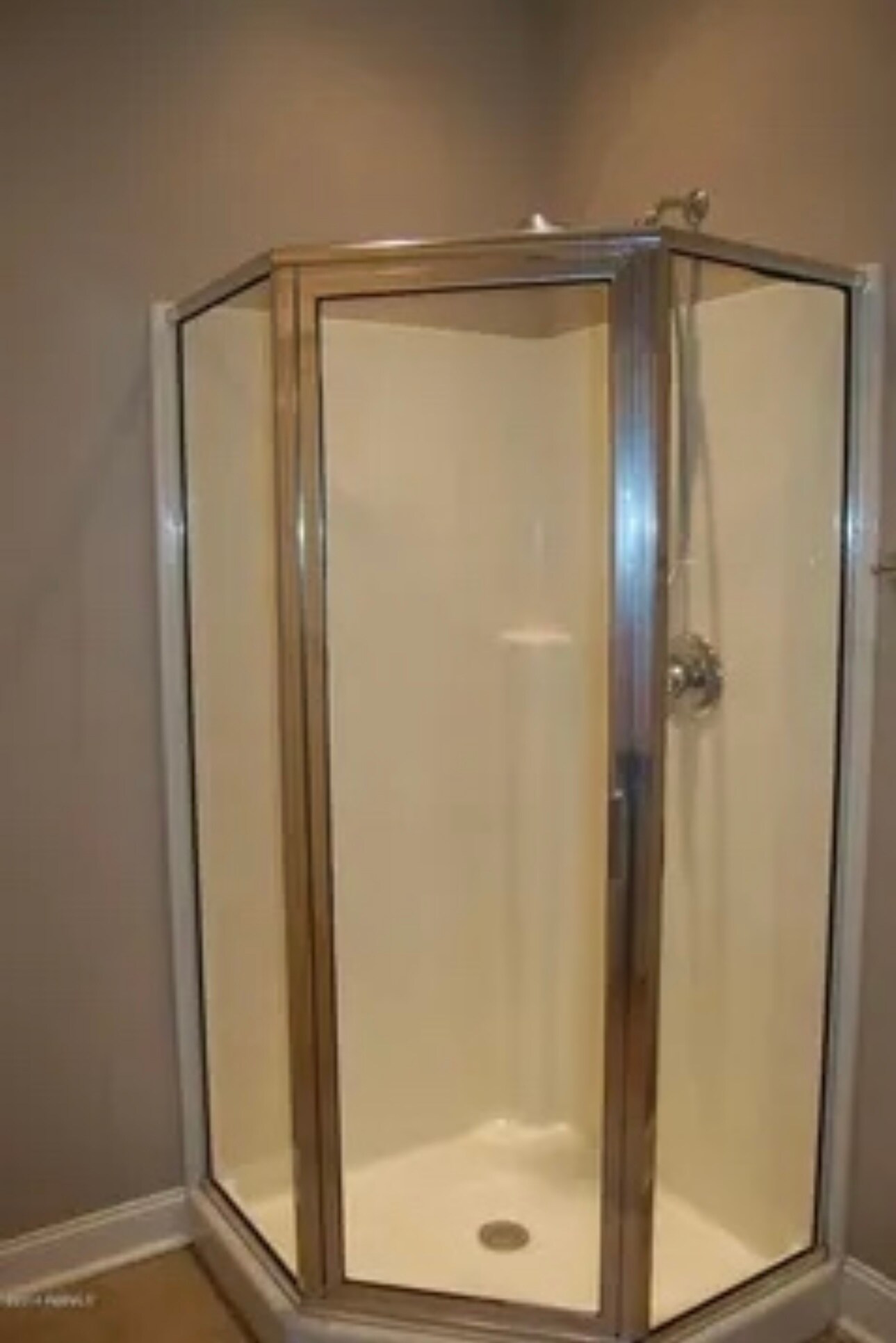 Building Photo - 8 Lagaree Ct