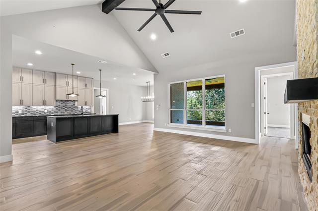 Building Photo - 1064 Glenoaks Dr