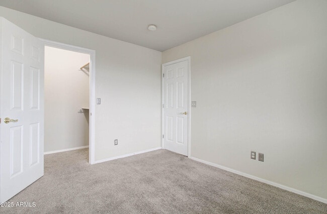 Building Photo - 2311 E Hartford Ave