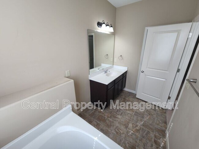 Building Photo - 1 Redwolf Ln