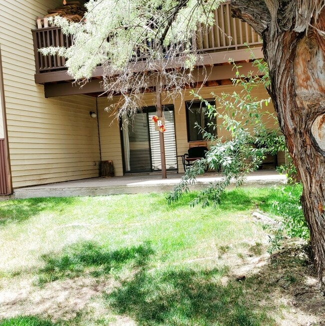 Building Photo - 2 Bedroom 2 Bath Condo with Deck and Firep...