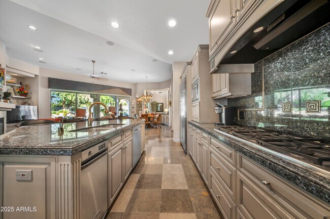 Building Photo - 8350 E Via Del Sol Dr